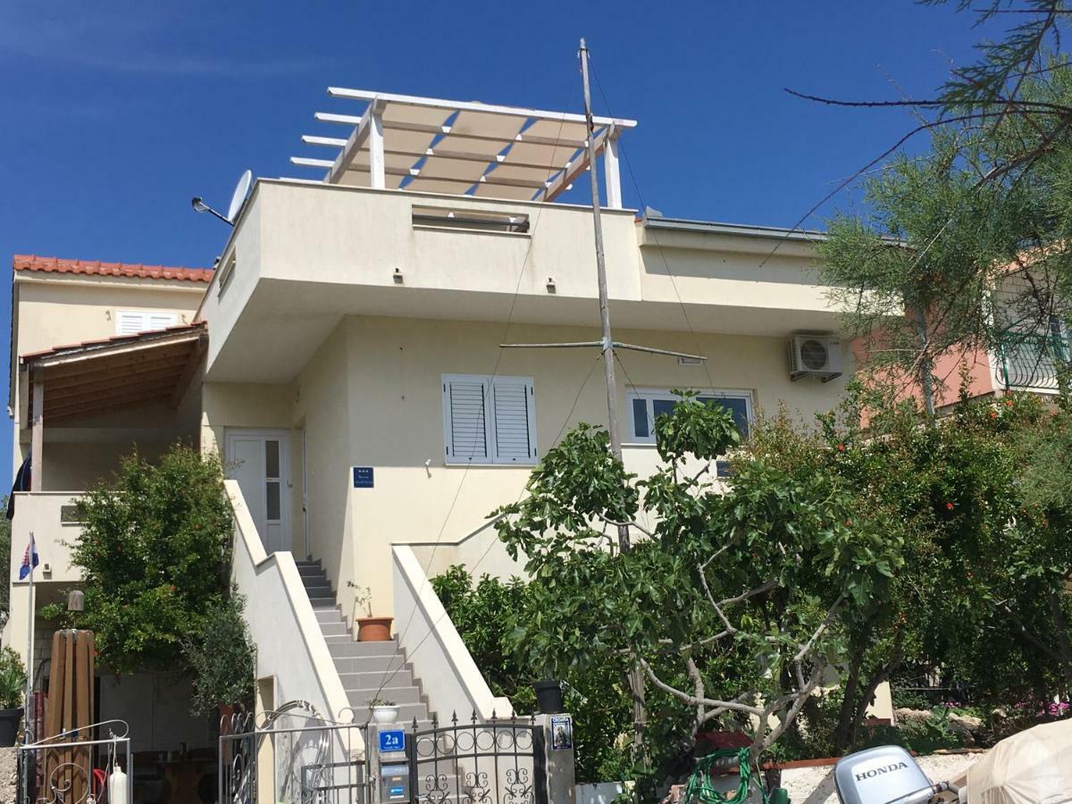 Apartment Pika Smokvina 2A Vinišće Eksteriør billede